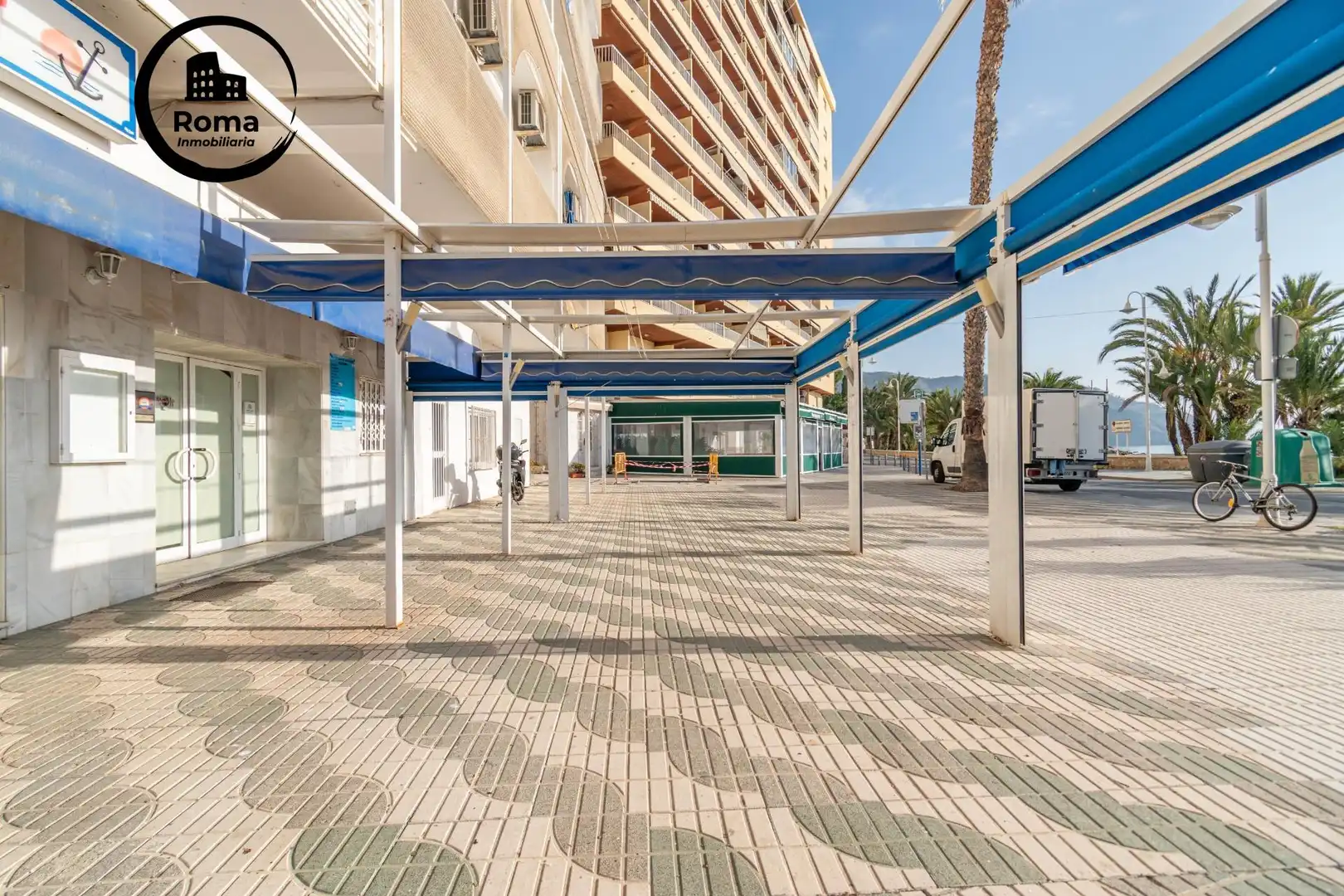 Terrassa de Local en venda en Almuñécar amb Moblat