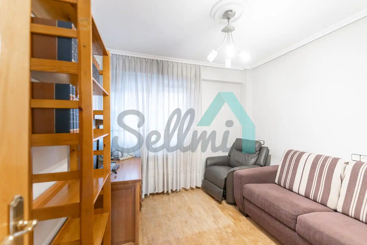 Bedroom of Flat for rent in Oviedo   with Heating, Parquet flooring and Storage room