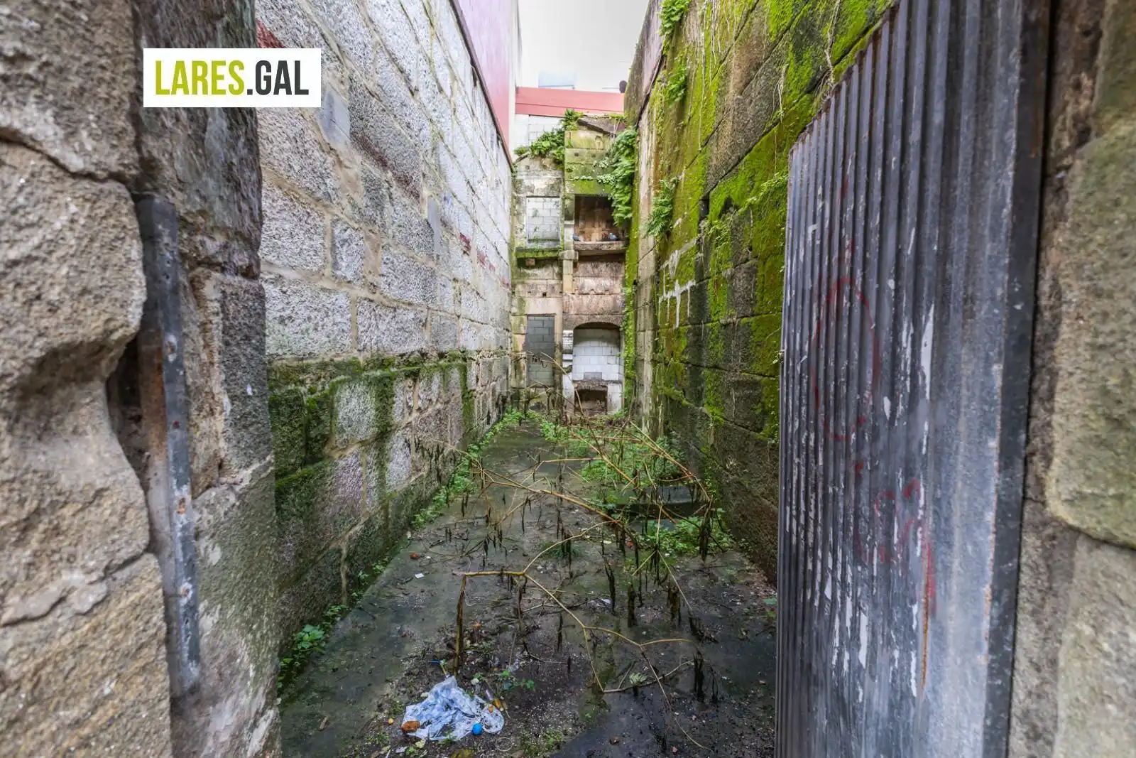 Vista exterior de Casa o xalet en venda en Cangas  amb Terrassa