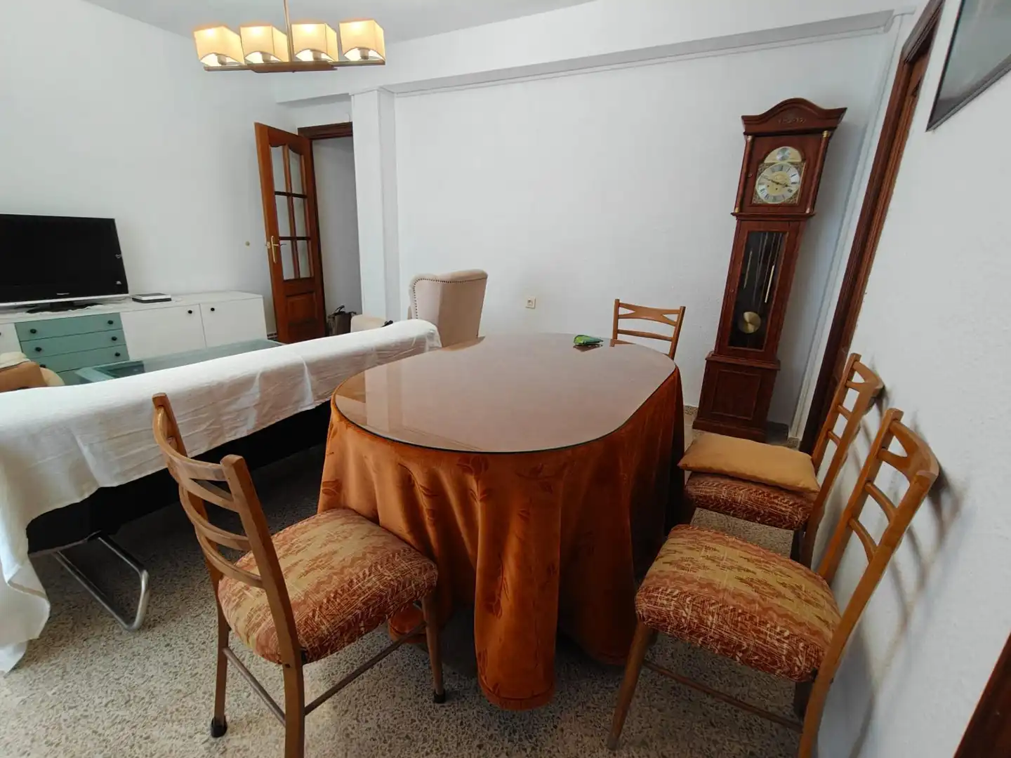 Comedor de Piso para compartir en Granada con Calefacción, Amueblado y Balcón