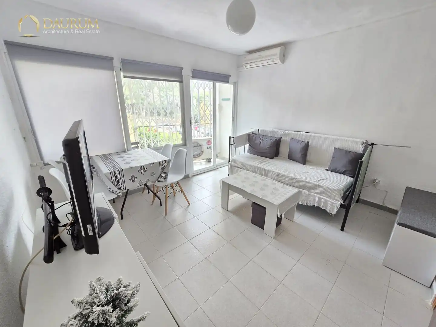 Living room of Flat for sale in Benidorm  with Air Conditioner, Terrace and Swimming Pool