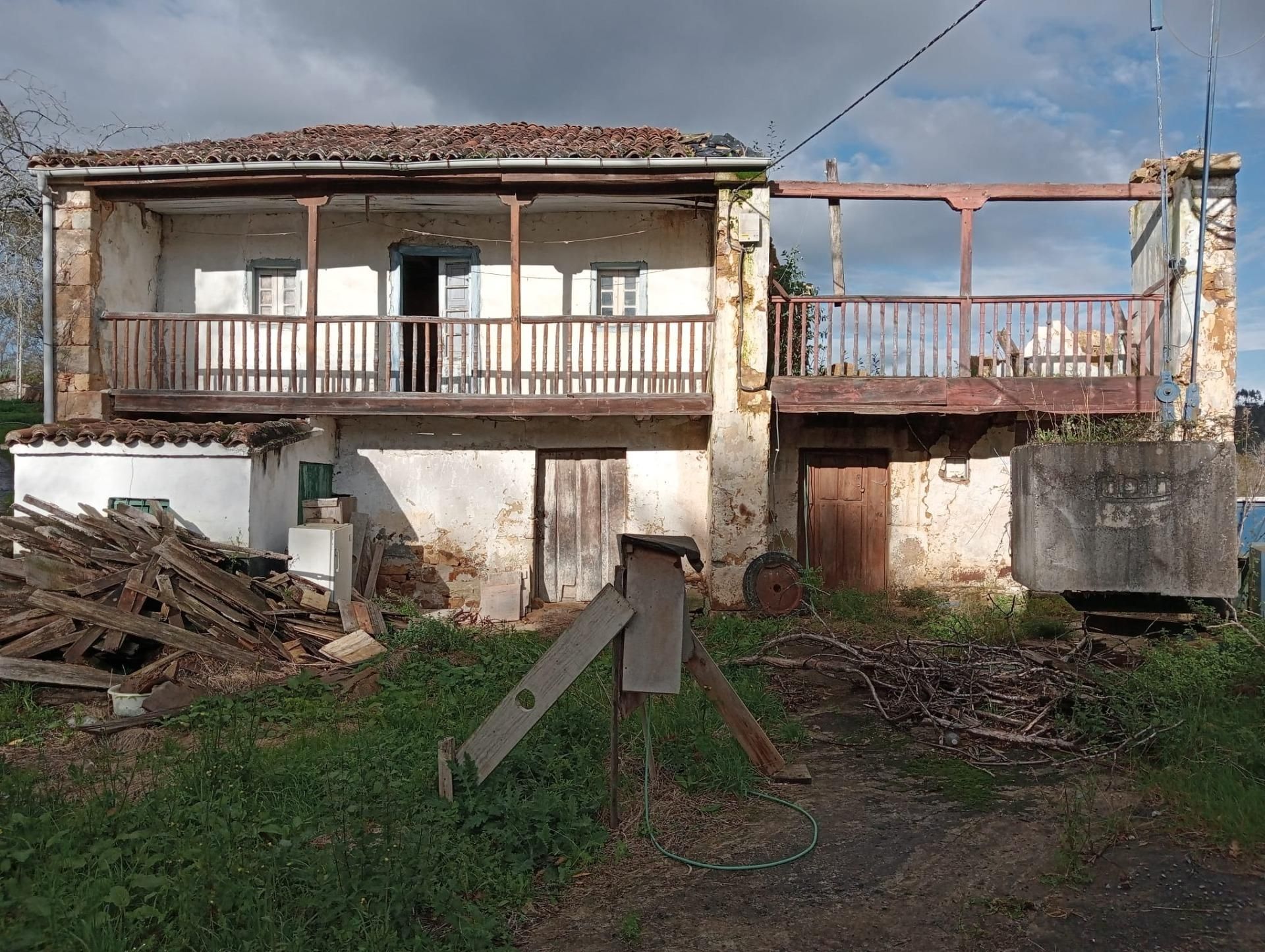 Vista exterior de Casa o xalet en venda en Solórzano amb Jardí privat, Terrassa i Balcó
