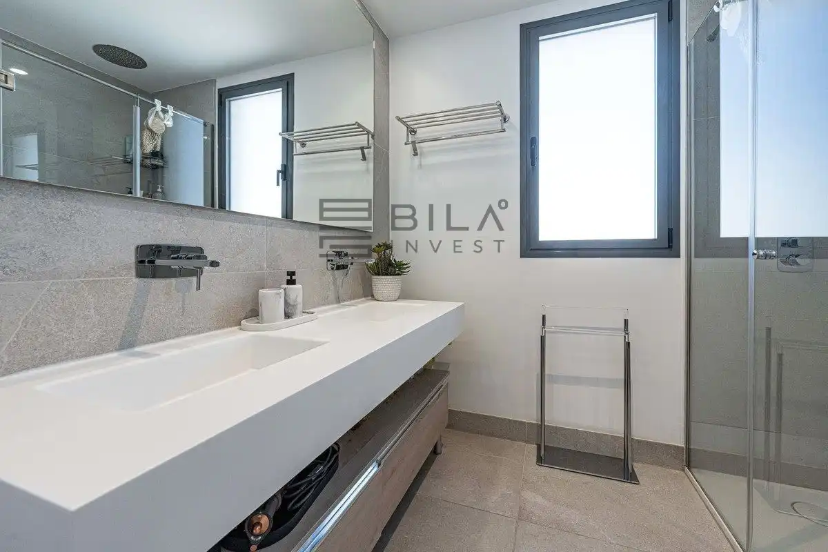 Bathroom of Duplexes for sale in Marbella  with Air Conditioner, Terrace and Storage room