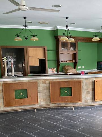 Local comercial en Alquiler en Avenida de Mourelle en Santa Comba