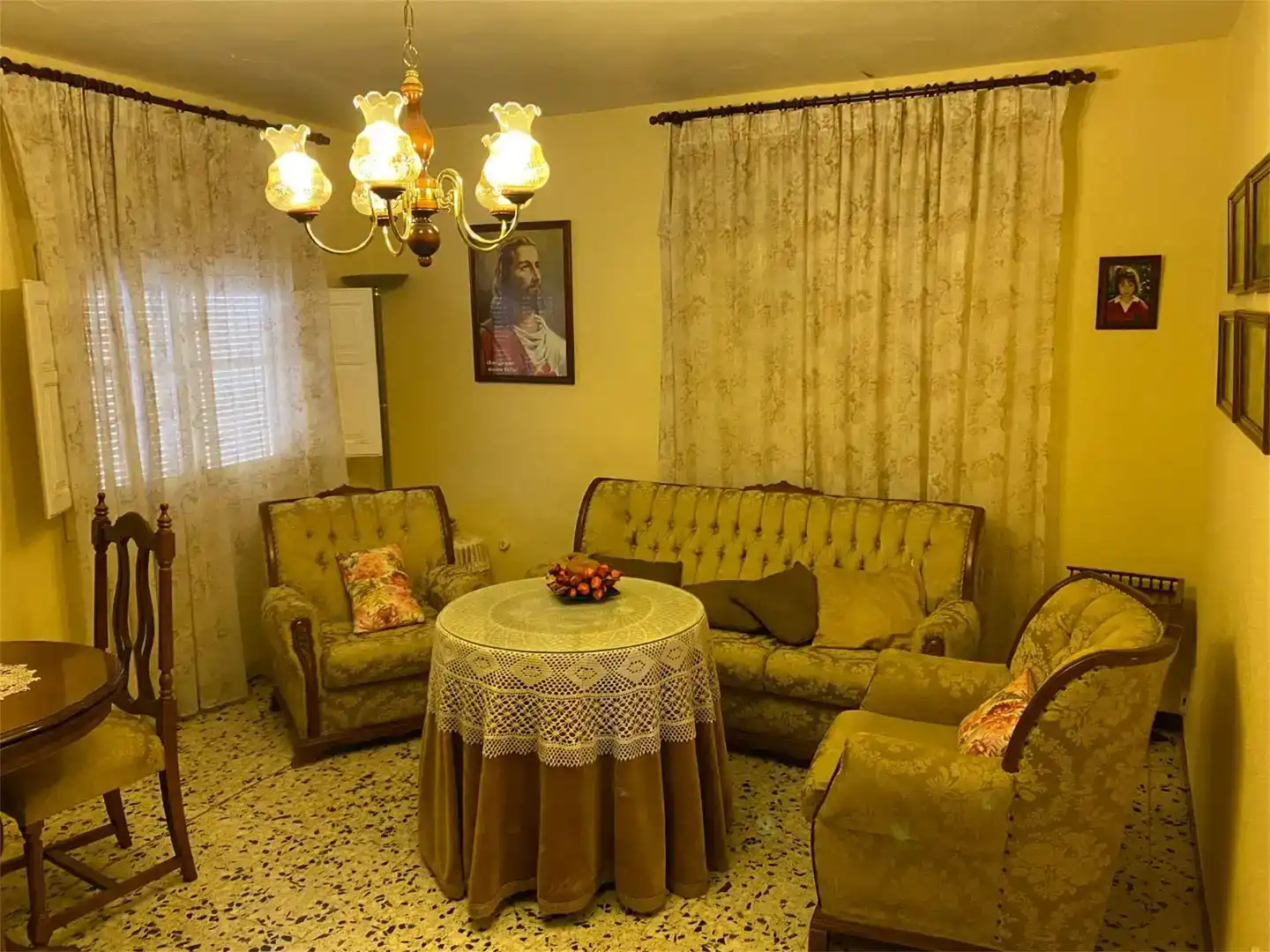 Sala d'estar de Casa adosada en venda en Abrucena amb Parquet i Moblat