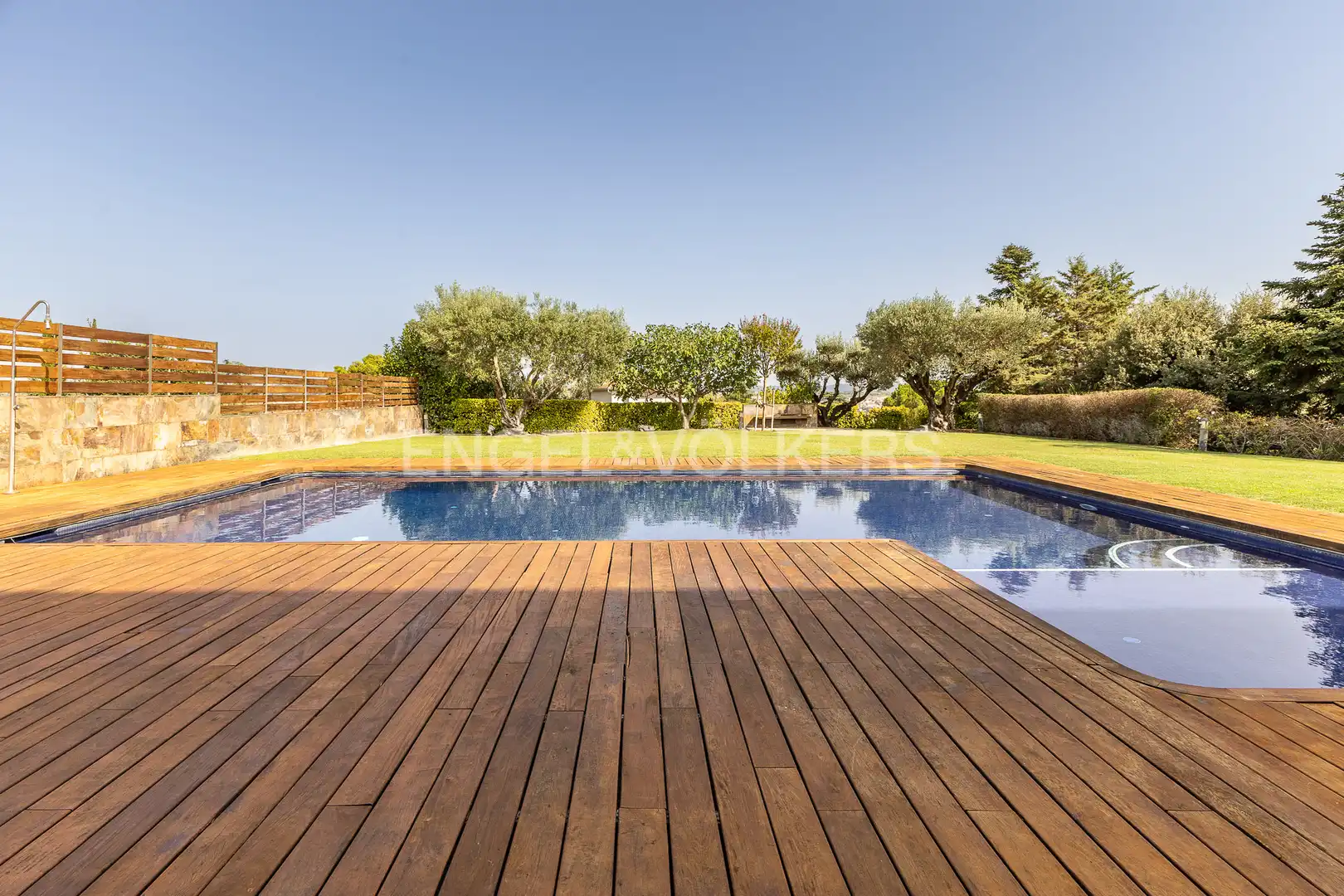 Piscina de Casa o chalet en venta en Canovelles con Aire acondicionado, Calefacción y Jardín privado