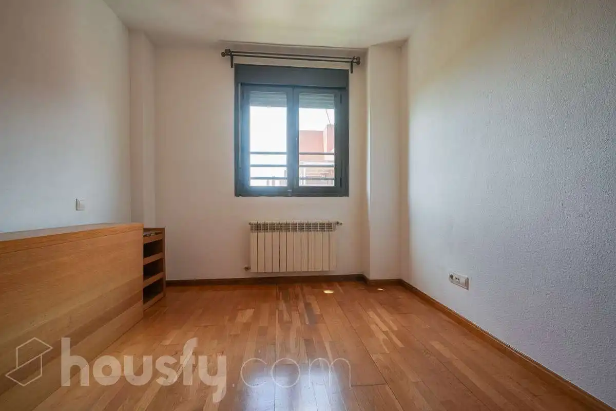Bedroom of Flat for sale in Madrid  with Air Conditioner, Heating and Private garden