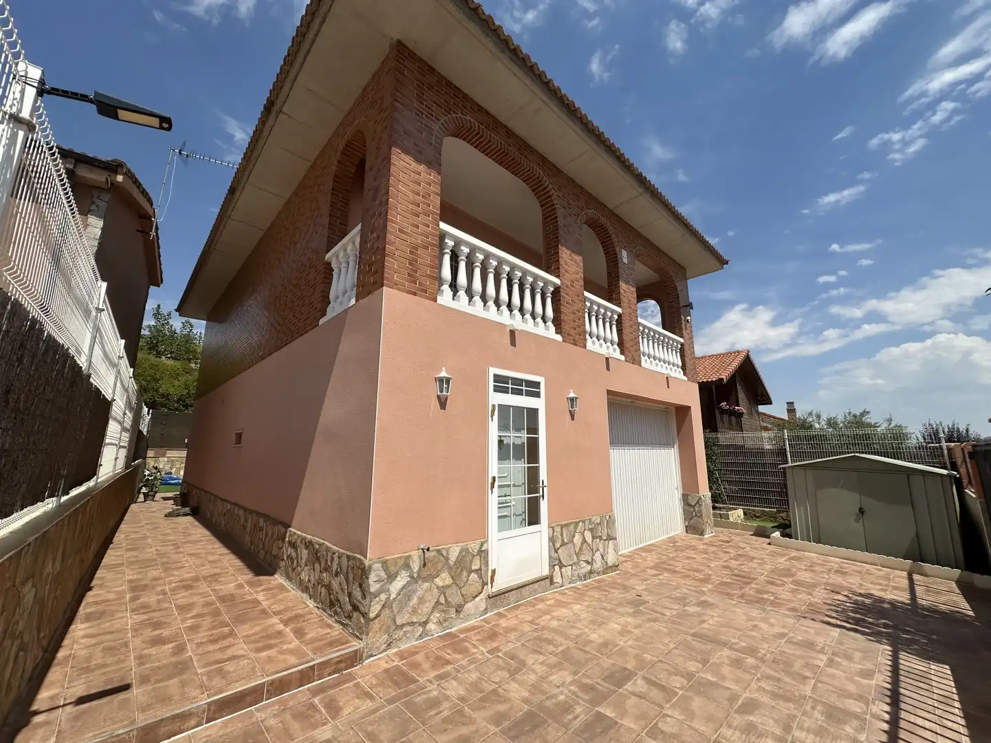 Vista exterior de Casa o chalet en venta en Almonacid de la Sierra con Aire acondicionado, Calefacción y Terraza