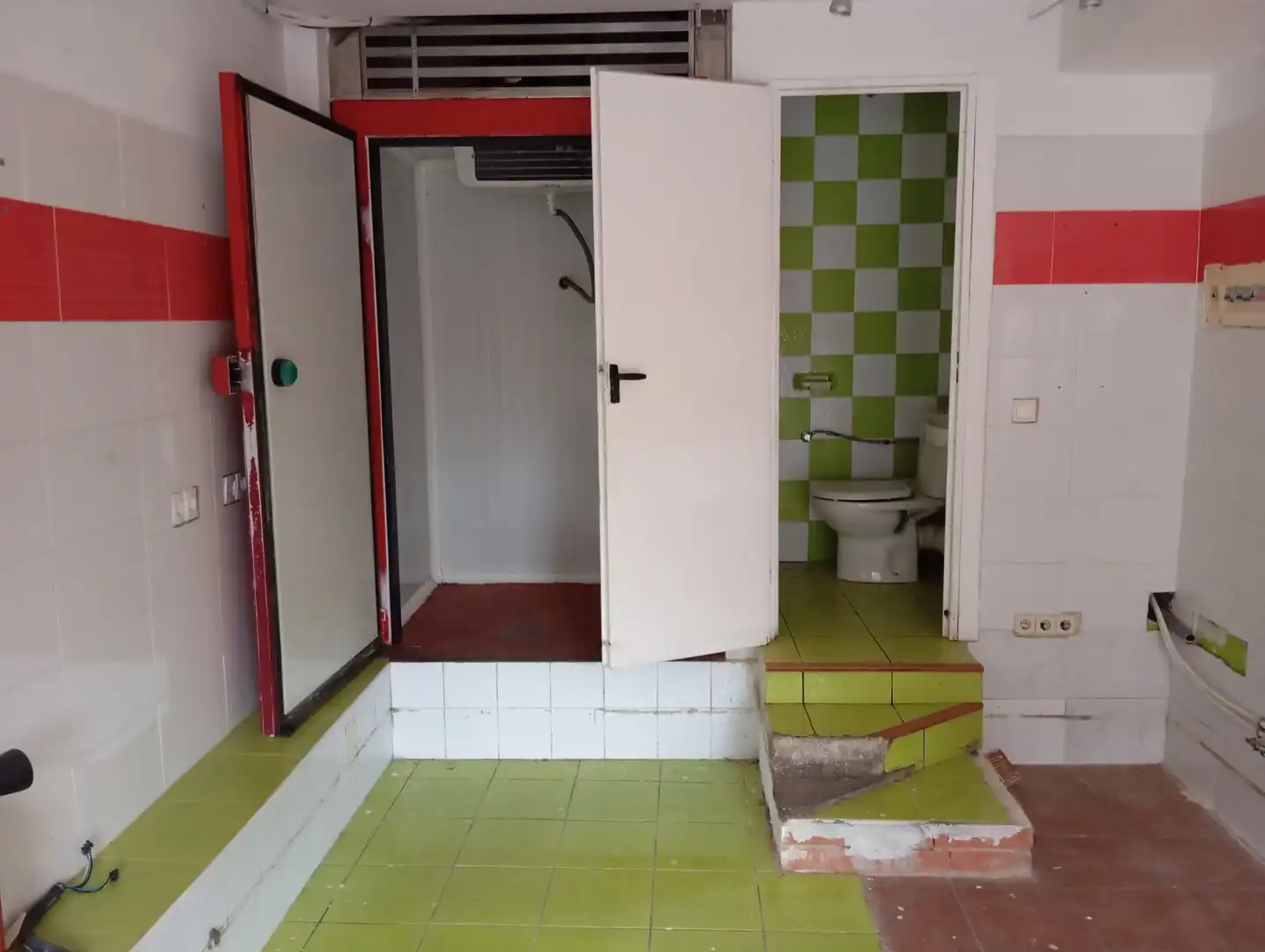 Bany de Local de lloguer en Quijorna amb Aire condicionat