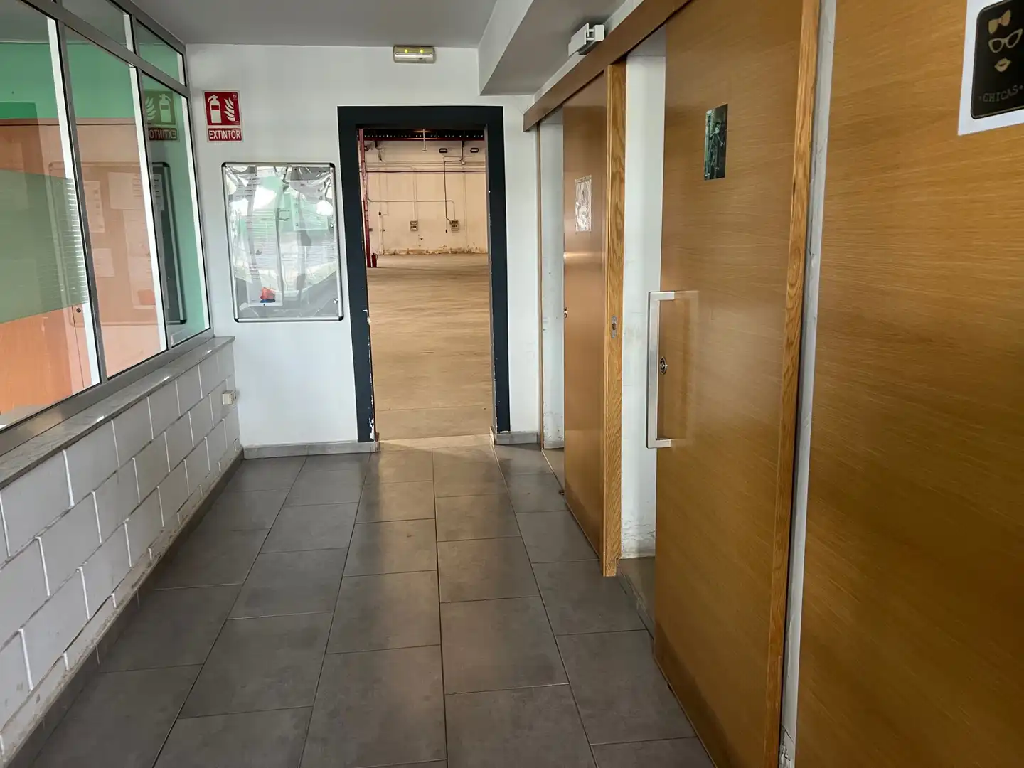 Nau industrial de lloguer en Quart de Poblet amb Alarma