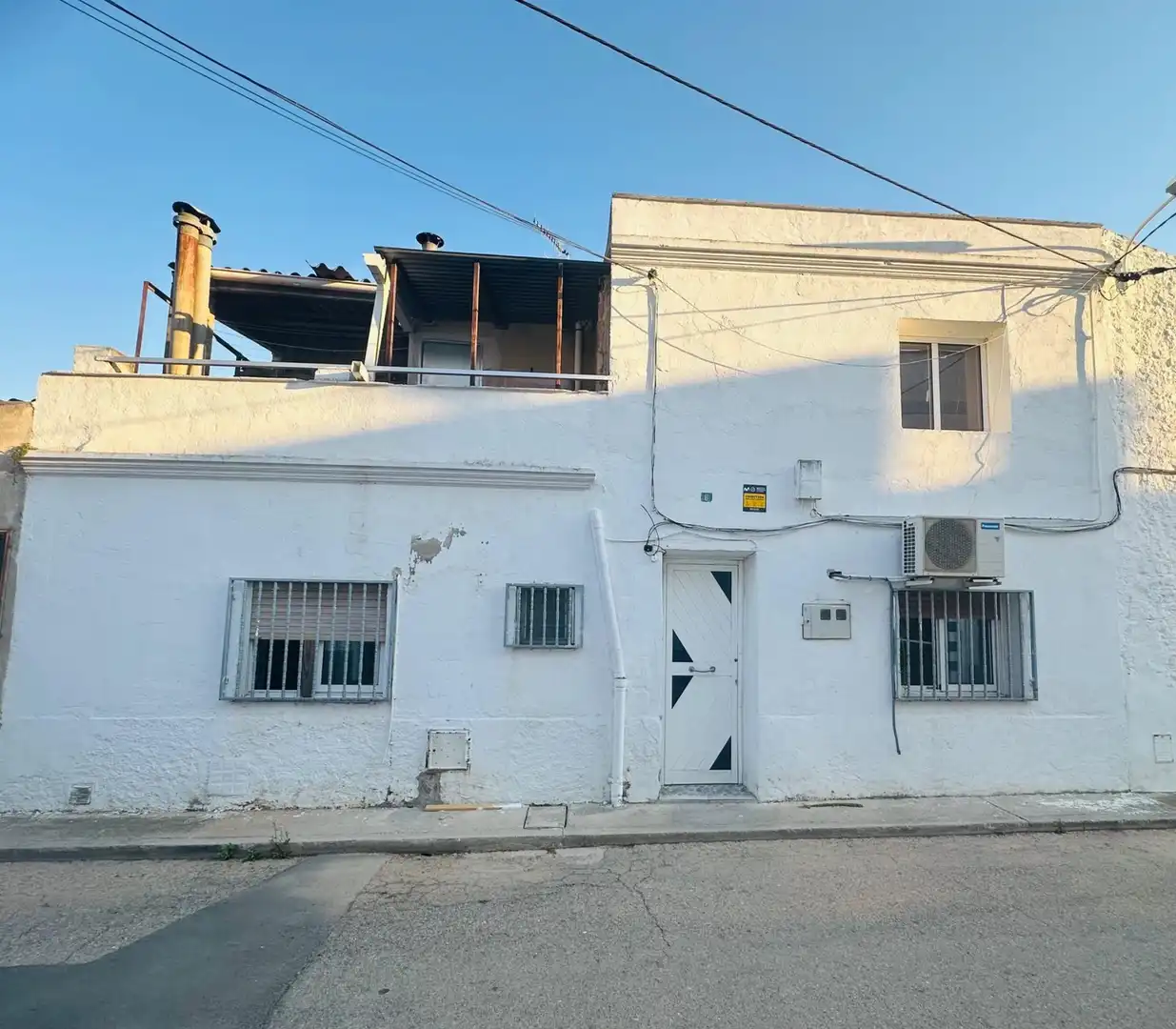 Vista exterior de Casa o xalet en venda en Santa Bàrbara amb Aire condicionat, Terrassa i Traster