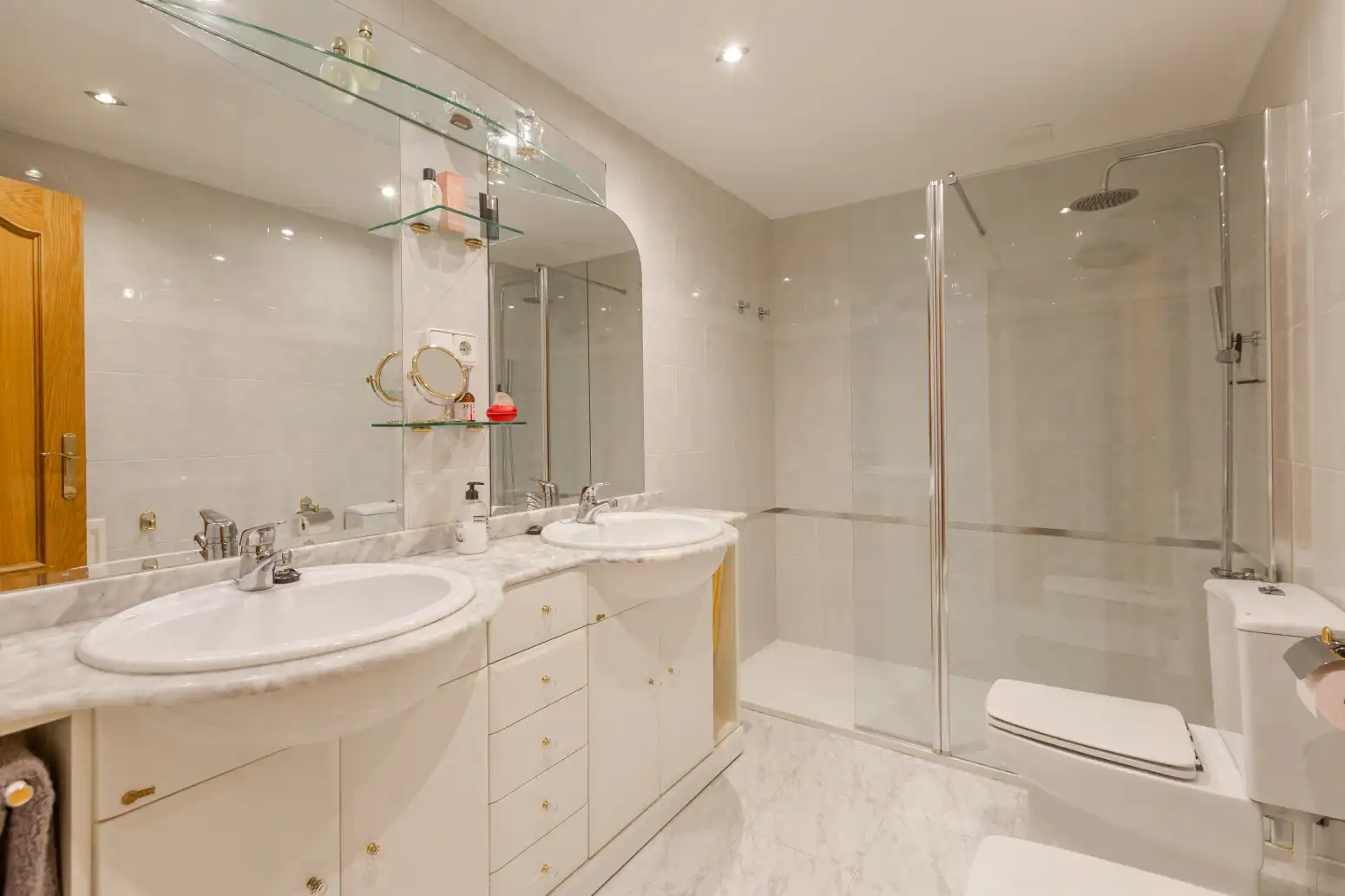 Baño de Casa adosada en venta en Barañáin / Barañain con Calefacción, Jardín privado y Parquet