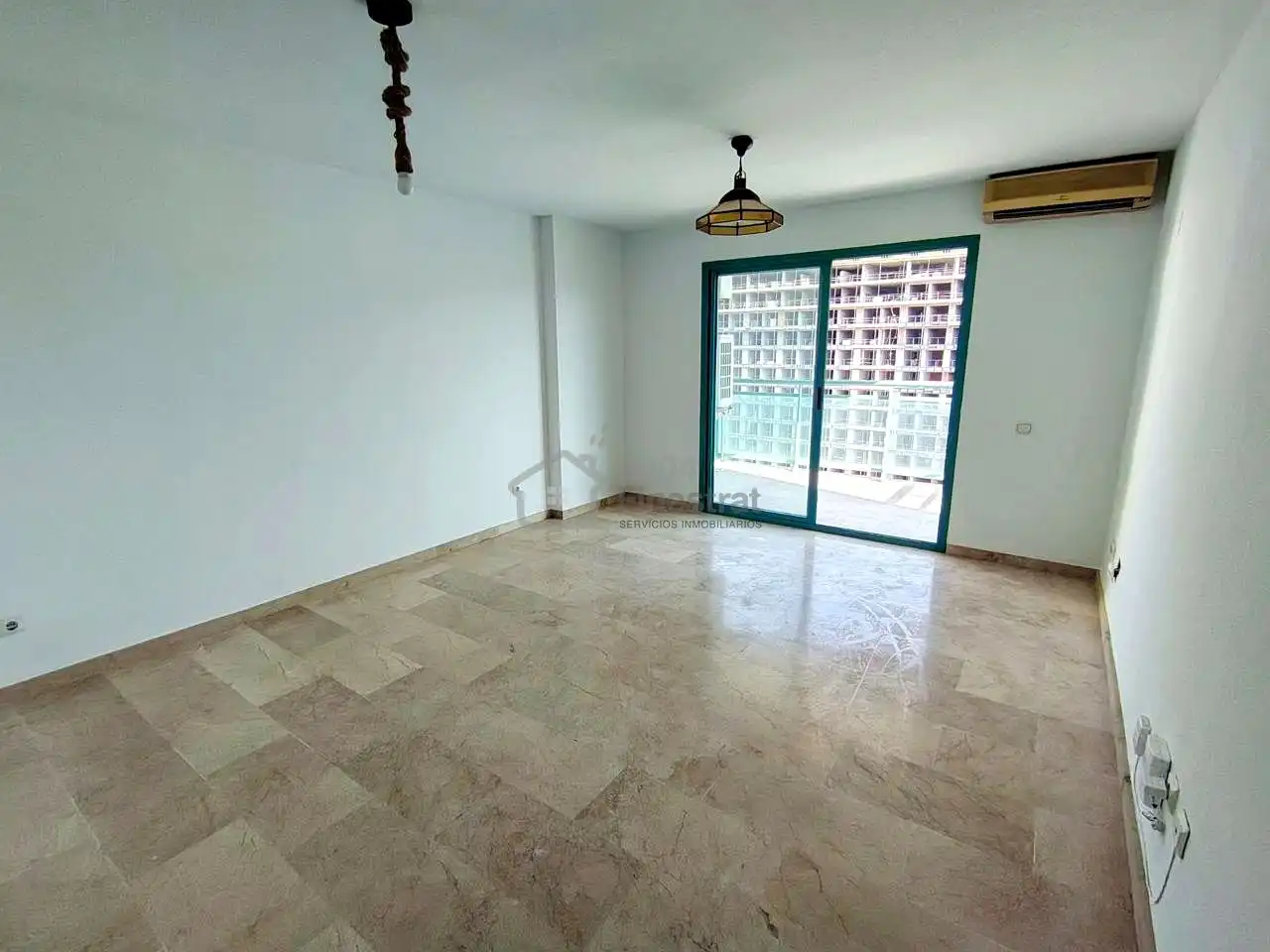 Sala d'estar de Apartament en venda en Benidorm amb Terrassa i Alarma