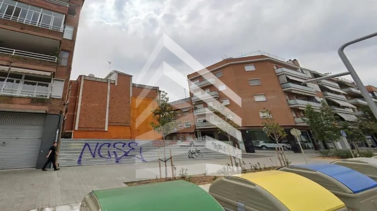 Vista exterior de Residencial en venda en Cornellà de Llobregat