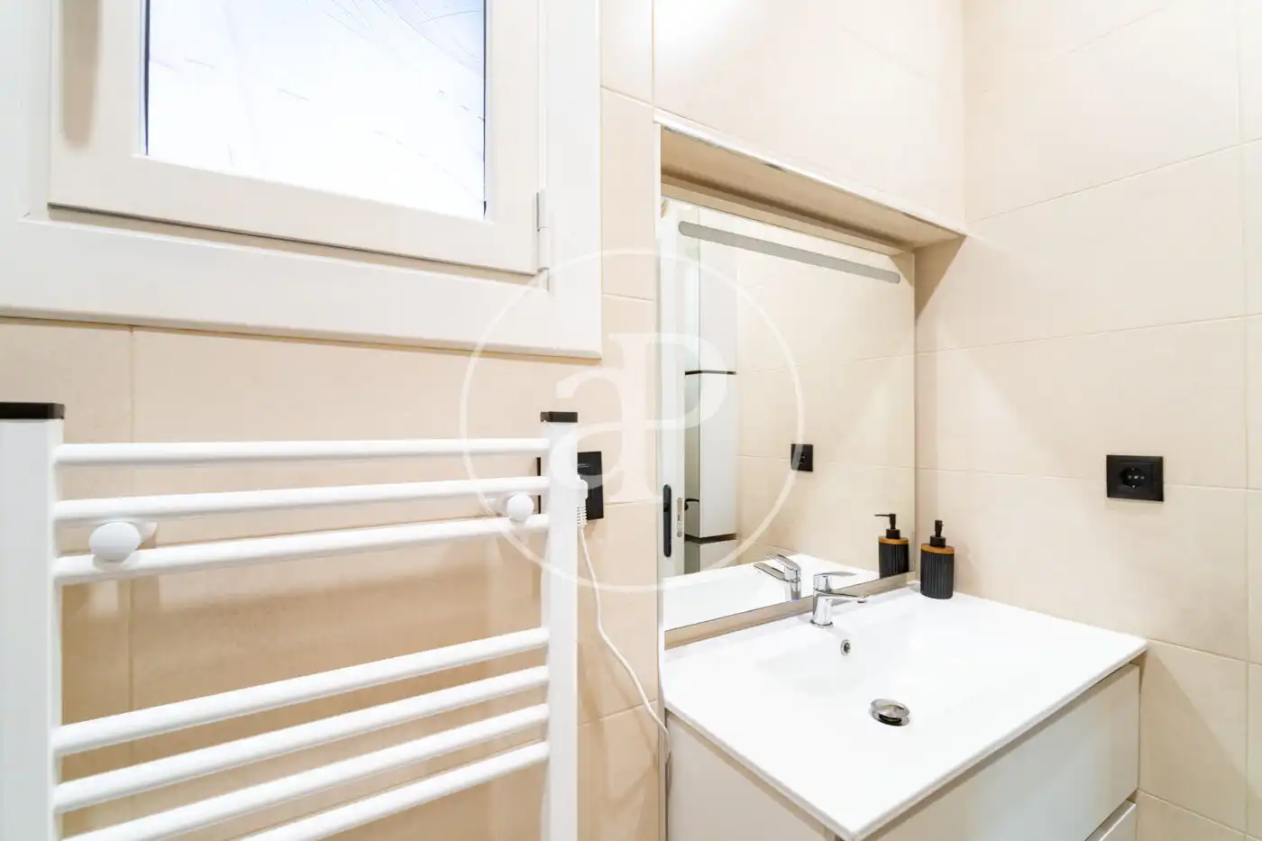 Badezimmer von Wohnung zum Verkauf in Barcelona mit Klimaanlage, Heizung und Terrasse