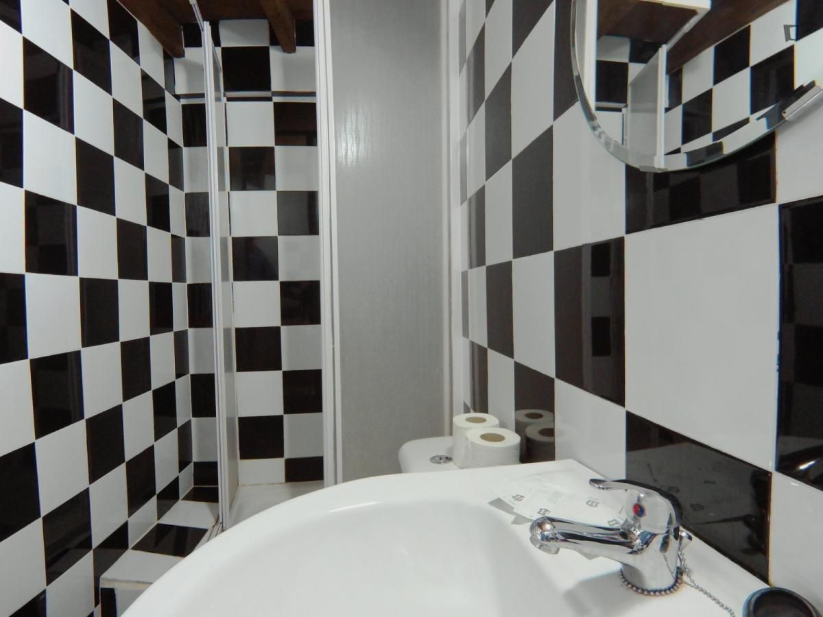 Study to rent in Valdeacederas