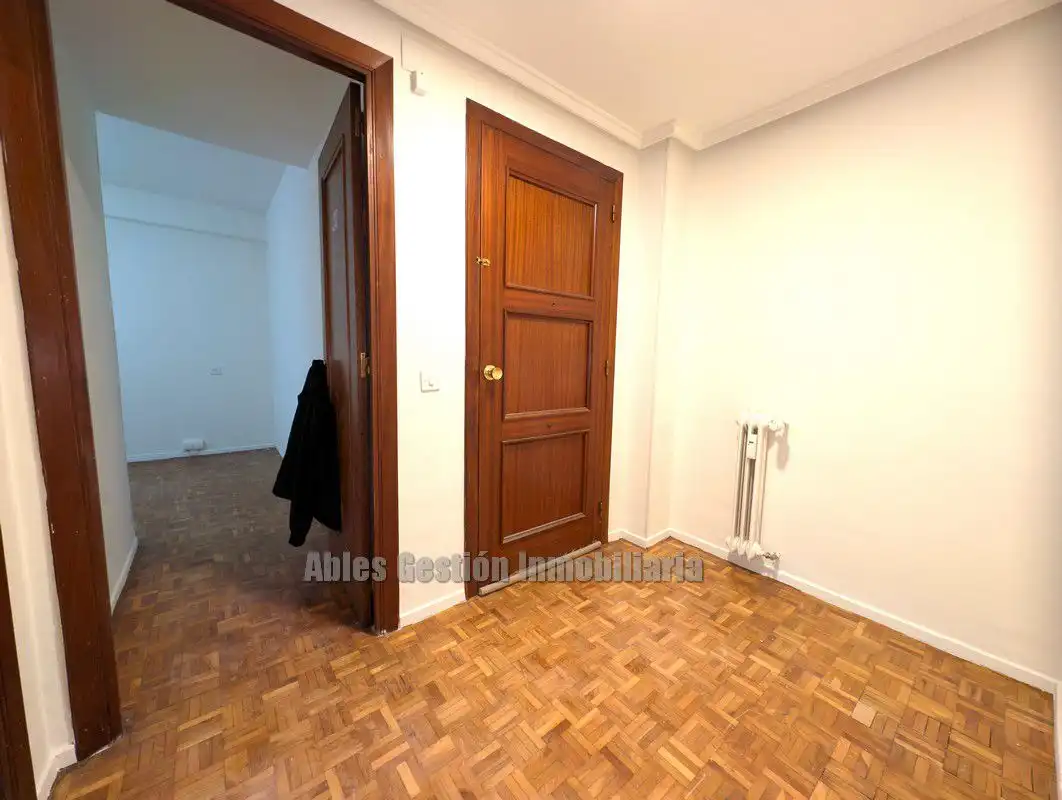 Habitación de Piso en venta en Oviedo  con Calefacción, Parquet y Terraza