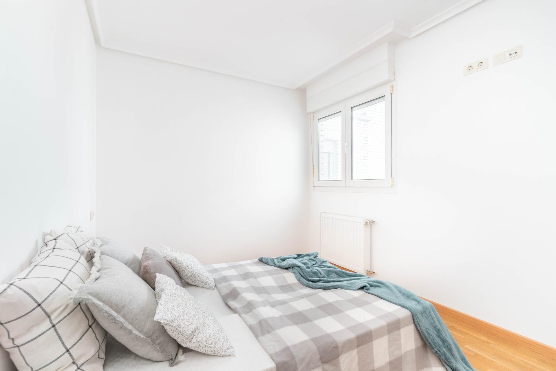 Schlafzimmer von Dachboden zum verkauf in Salas mit Heizung
