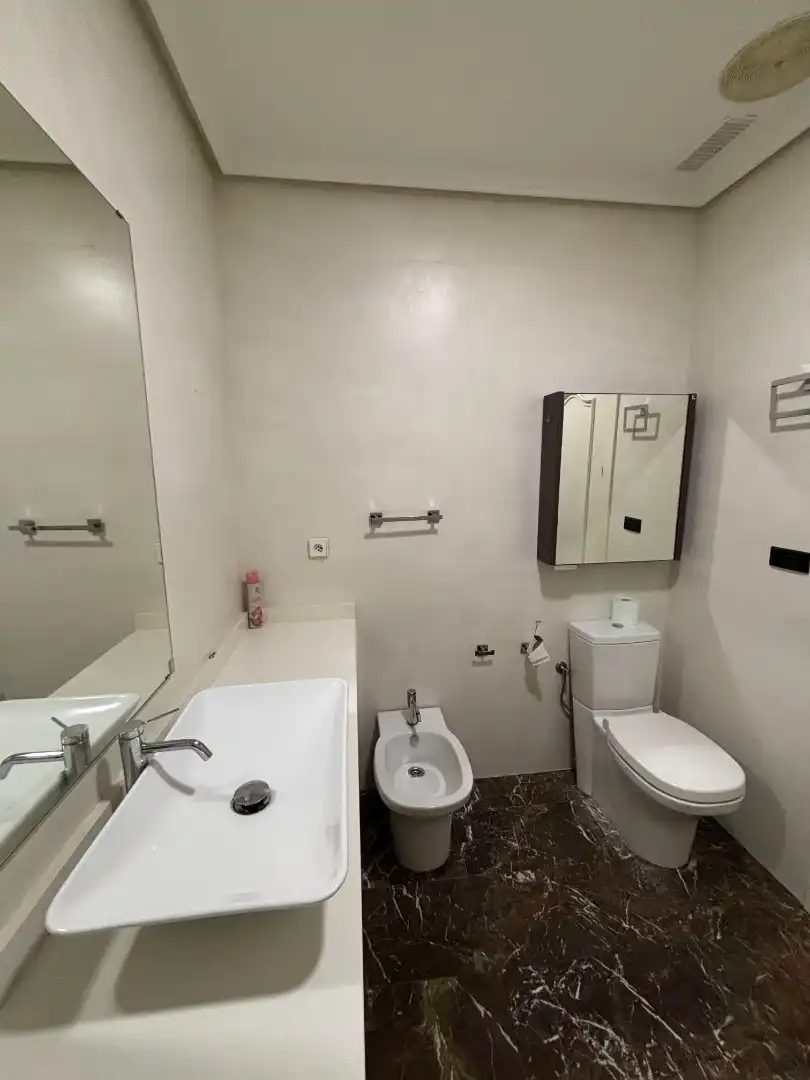 Badezimmer von Wohnung zur Miete in Andújar mit Klimaanlage, Heizung und Möbliert