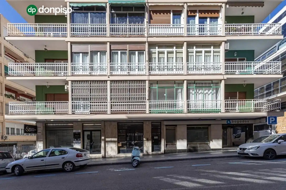Außenansicht von Wohnung zum Verkauf in Granada