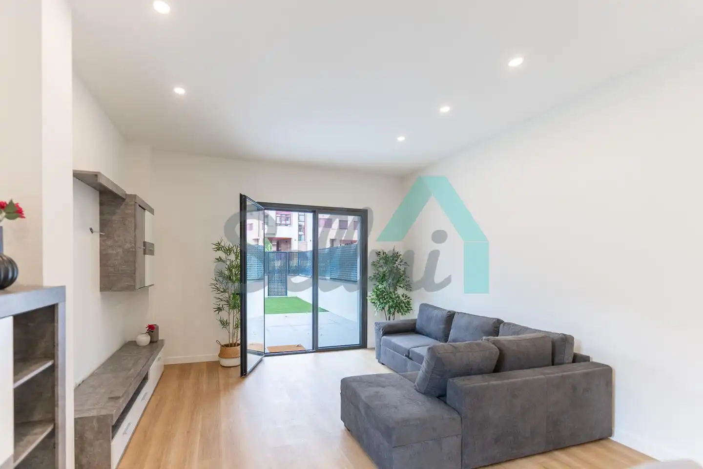 Sala d'estar de Planta baixa en venda en Oviedo  amb Aire condicionat, Calefacció i Terrassa