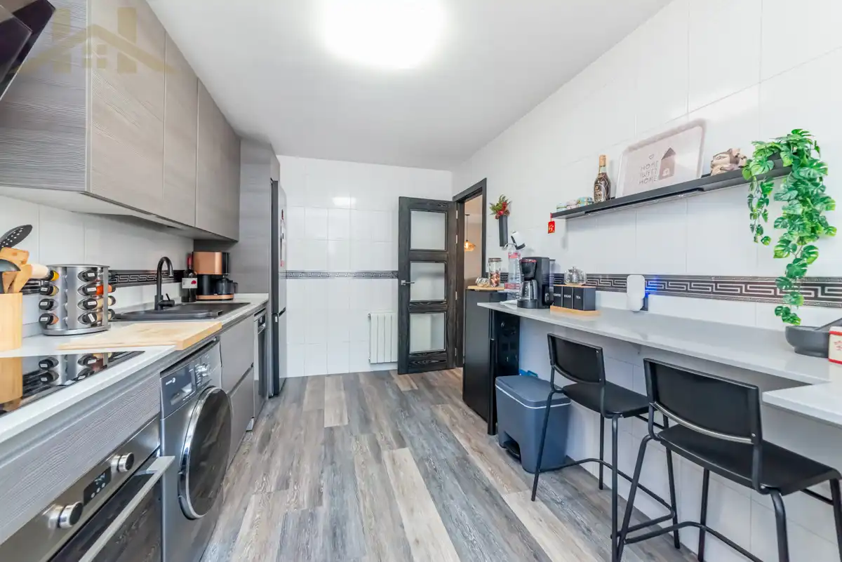 Casa aparellada amb jardí en venda a Calle Camilo José Cela, imagen 4