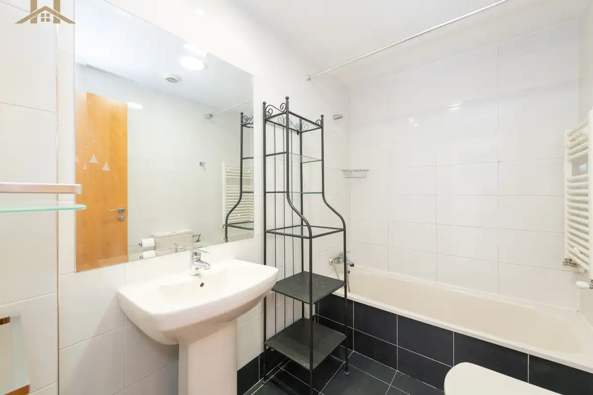 Bathroom of Flat for sale in Pinto  with Air Conditioner, Heating and Storage room