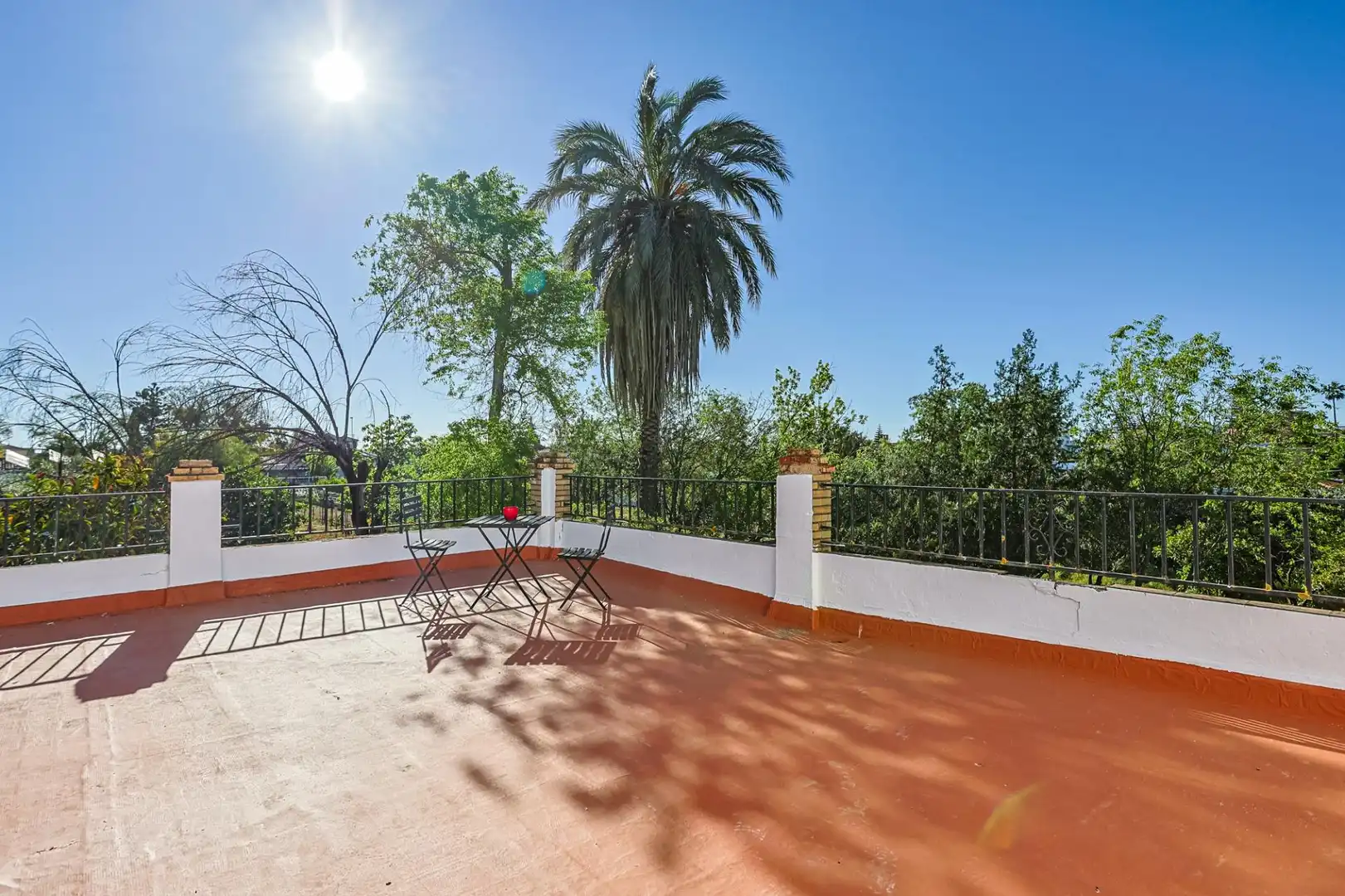 Terrassa de Casa o xalet en venda en Sanlúcar la Mayor amb Aire condicionat i Piscina