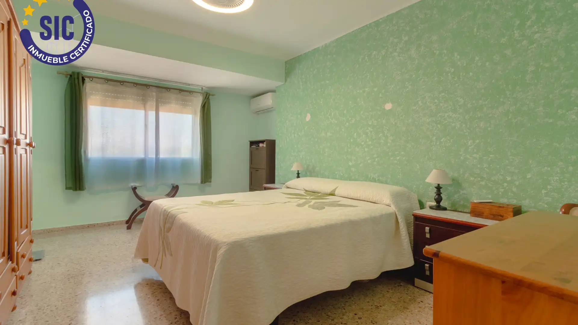 Habitación de Piso en venta en Gilet con Calefacción y Balcón