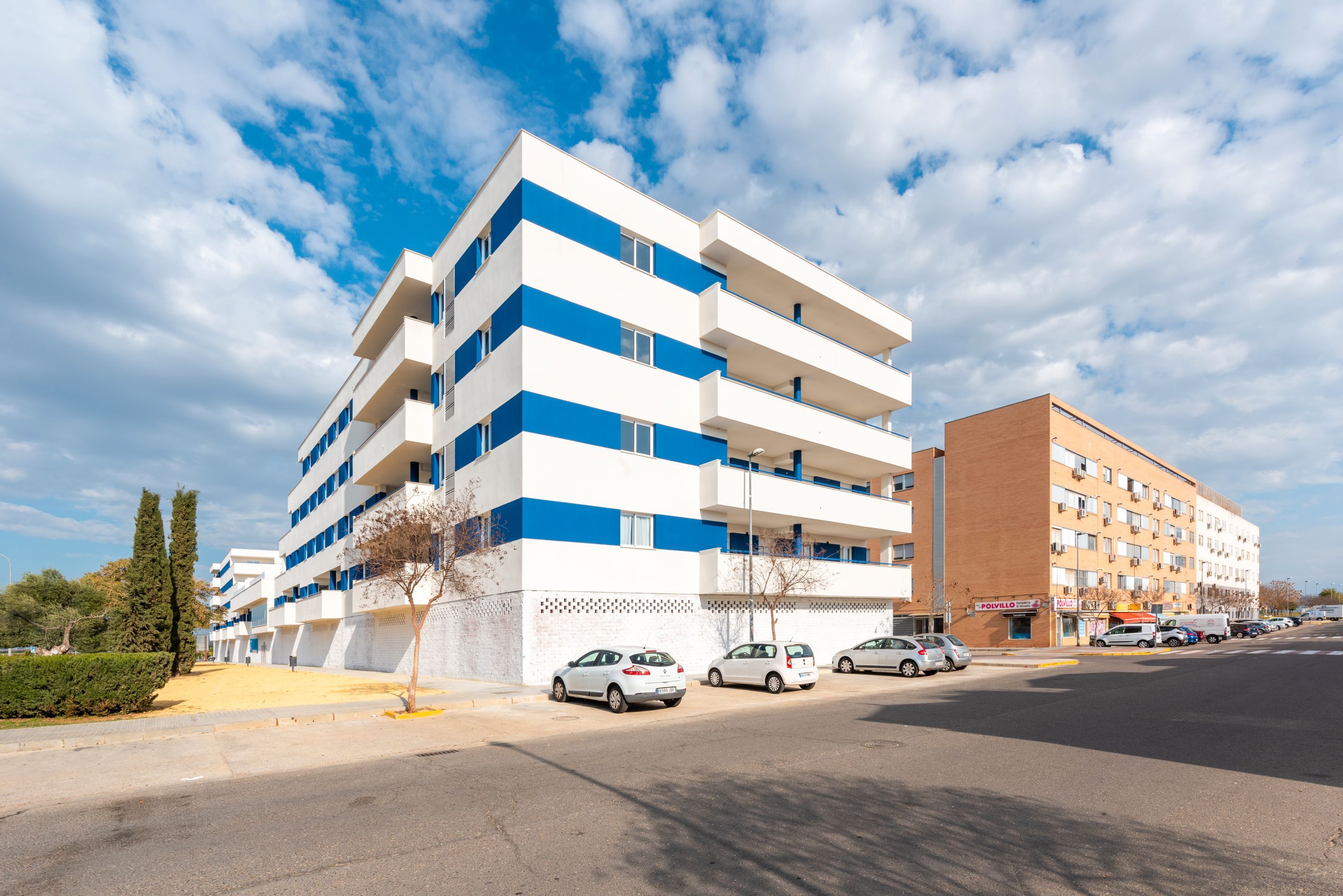 Vista exterior de Traster de lloguer en La Rinconada amb Alarma