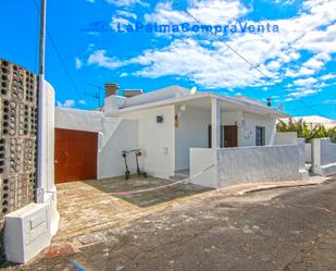 Vista exterior de Casa o xalet en venda en Los Llanos de Aridane amb Jardí privat, Moblat i Forn