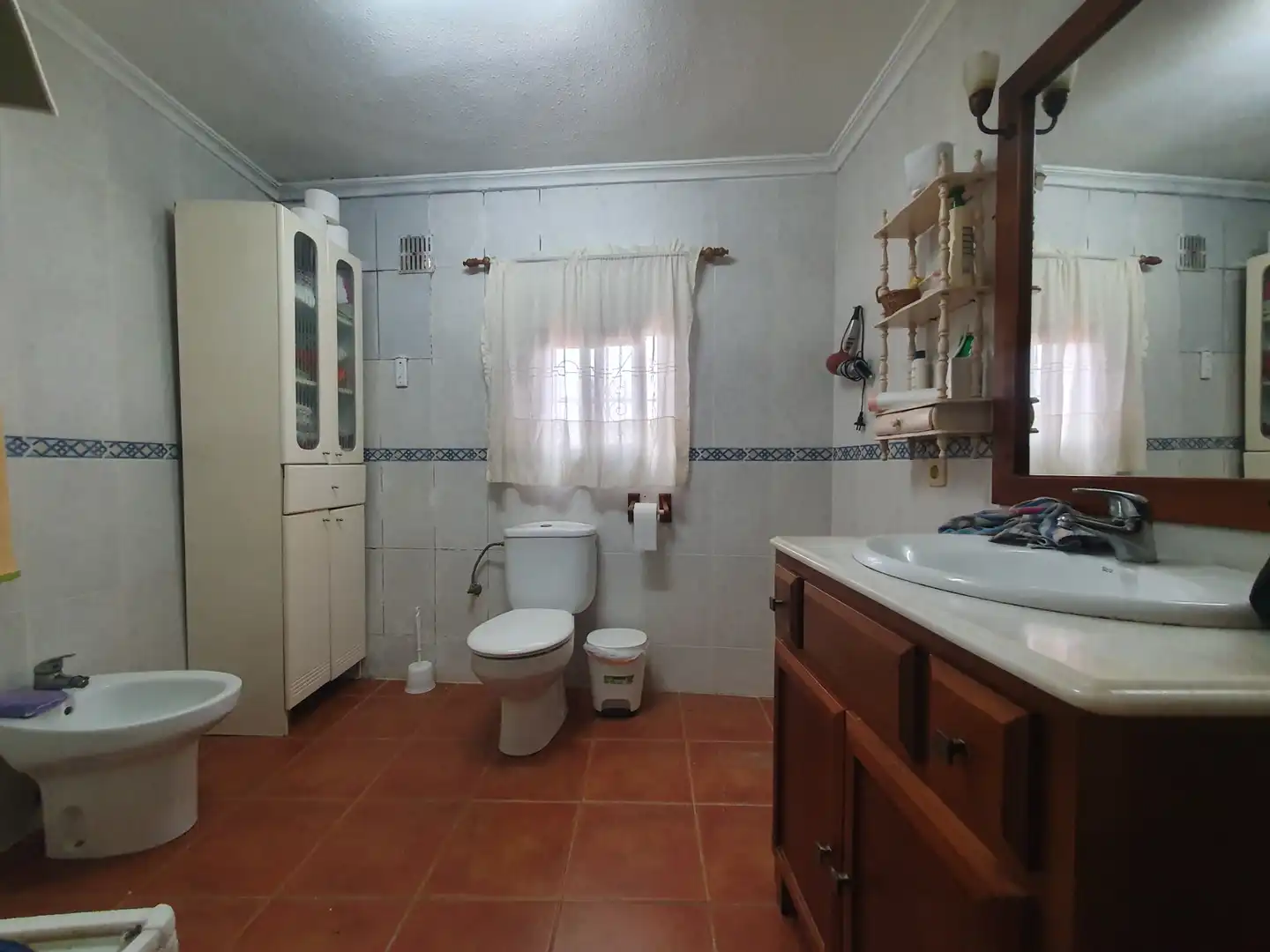 Bany de Casa o xalet en venda en Guadix amb Terrassa i Moblat