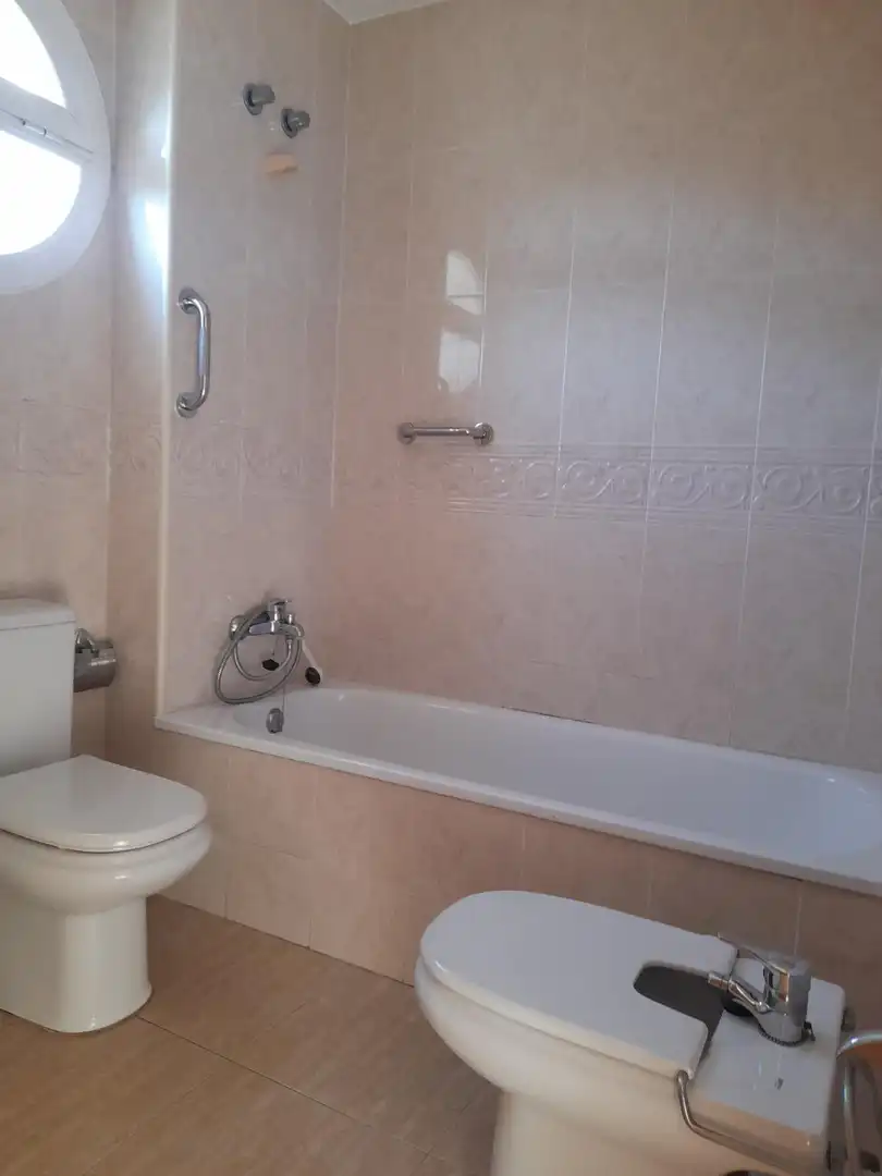 Bathroom of Flat for rent in Premià de Mar  with Air Conditioner, Heating and Balcony