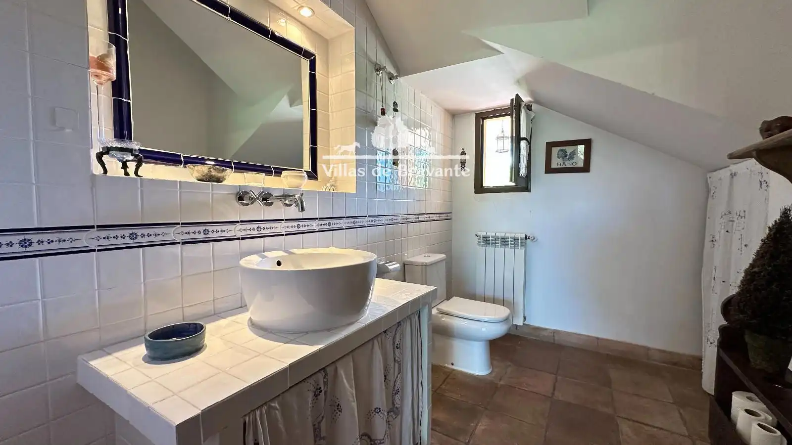 Bathroom of Houses for sale in Villanueva de la Cañada  with Air Conditioner, Heating and Parquet flooring