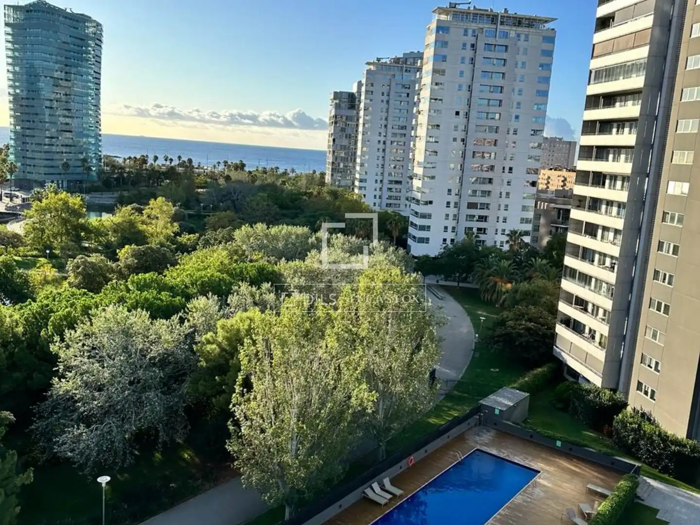 Vista exterior de Pis en venda en Barcelona amb Aire condicionat, Calefacció i Terrassa