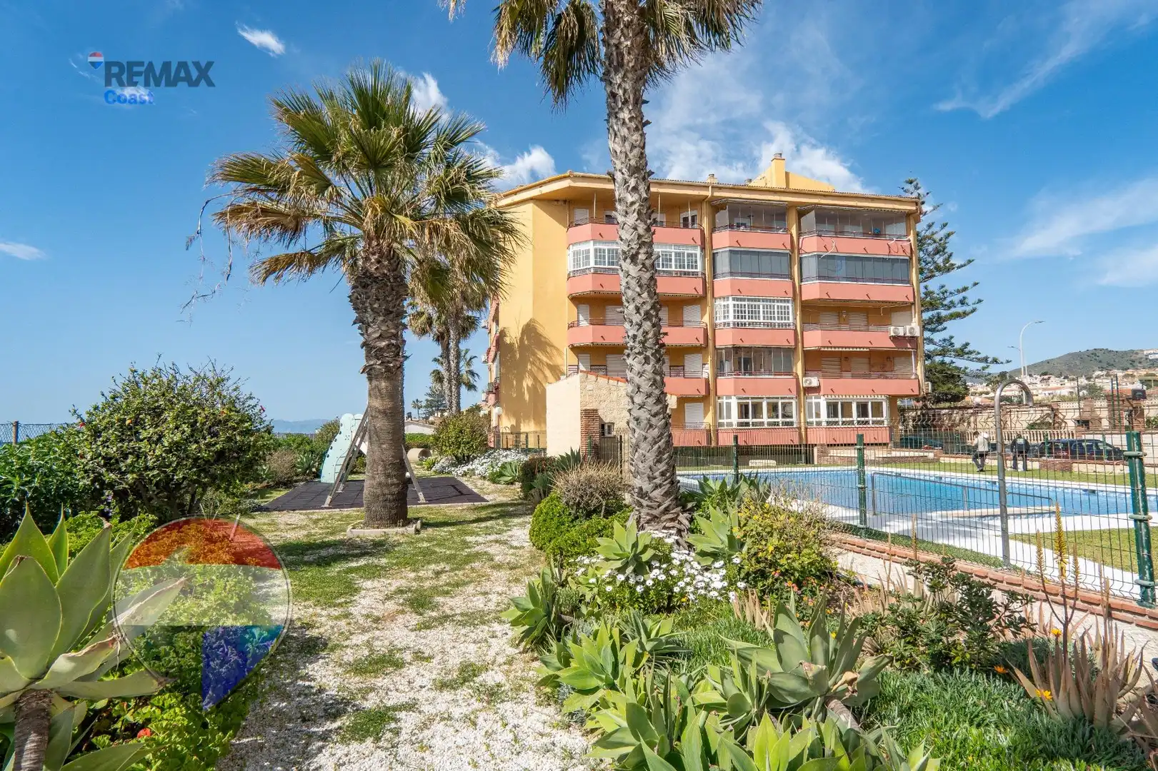 Außenansicht von Wohnung zum Verkauf in Rincón de la Victoria mit Privatgarten, Terrasse und Gemeinschaftspool