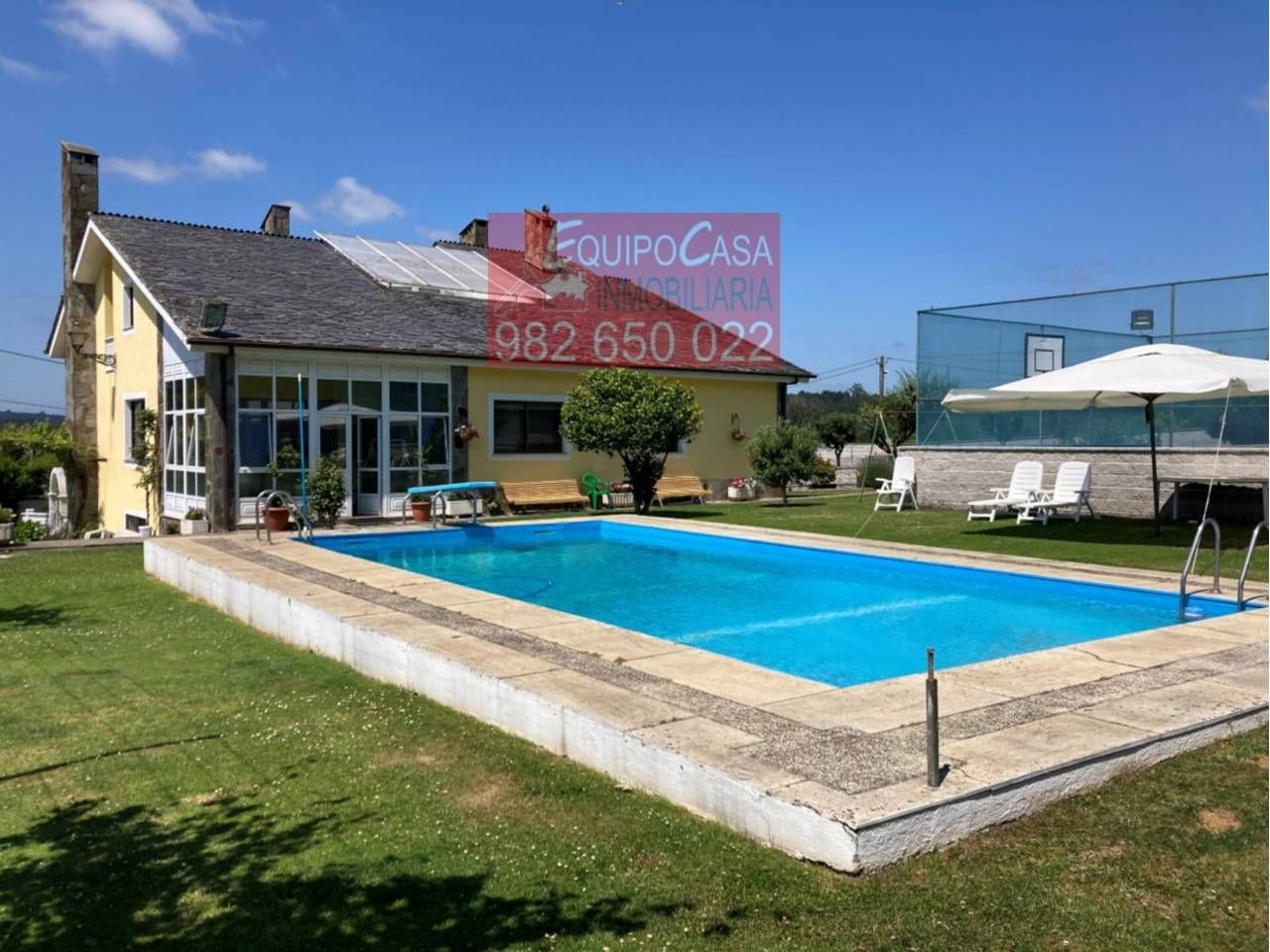 Piscina de Casa o xalet en venda en Lugo Capital amb Calefacció, Jardí privat i Terrassa