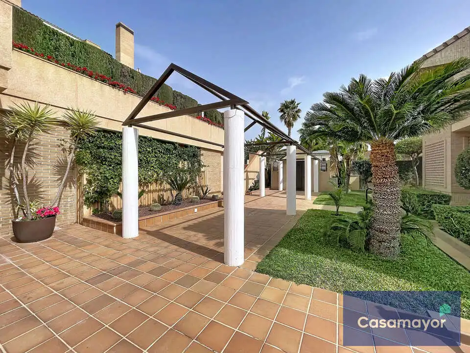Terrassa de Casa adosada en venda en Alicante / Alacant amb Aire condicionat, Calefacció i Jardí privat