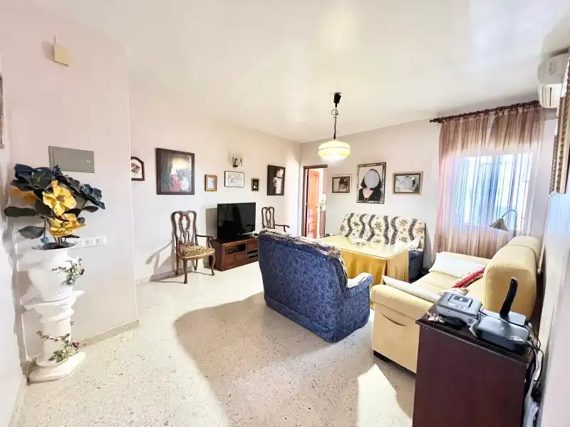 Sala d'estar de Casa o xalet en venda en Málaga amb Aire condicionat, Terrassa i Moblat