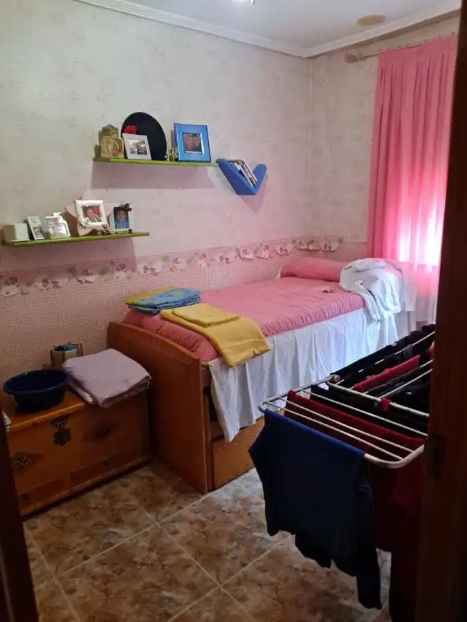 Dormitori de Casa o xalet en venda en La Alcayna