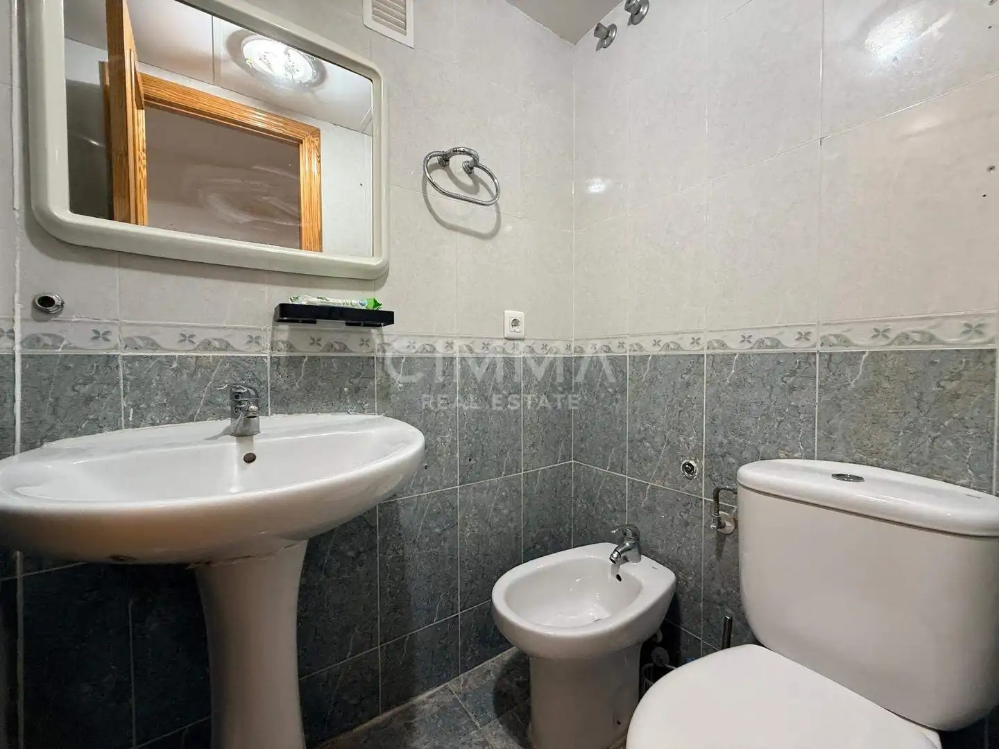 Bany de Apartament en venda en Benidorm amb Aire condicionat, Jardí privat i Terrassa