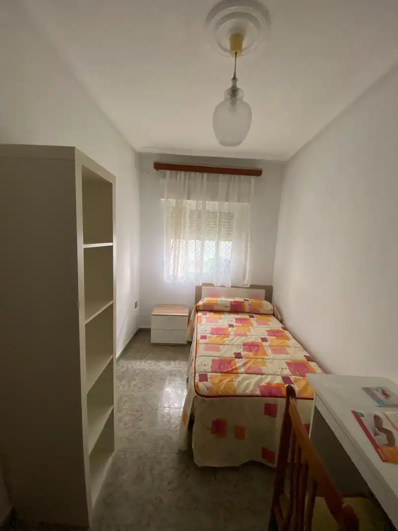 Habitación de Piso de alquiler en Plasencia con Amueblado y Balcón