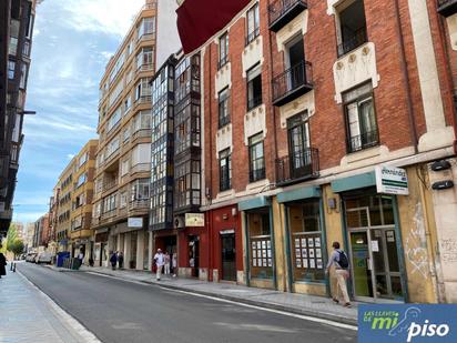 Vista exterior de Pis en venda en Valladolid Capital amb Terrassa i Balcó