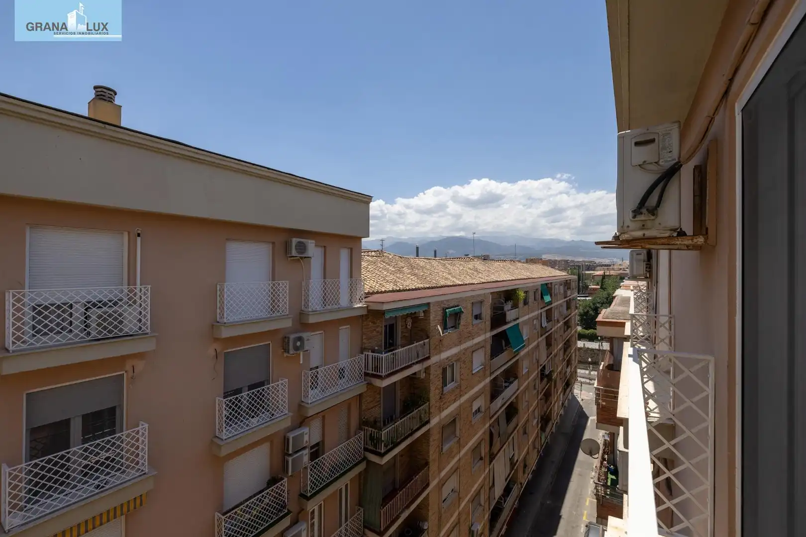 Vista exterior de Piso en venta en Granada con Calefacción