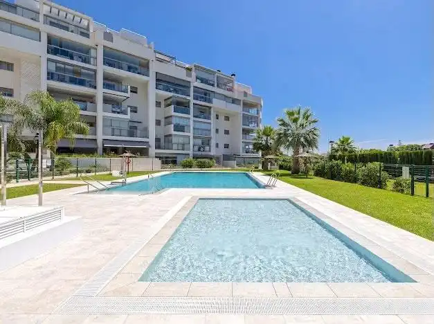 Piscina de Planta baixa en venda en Torremolinos amb Aire condicionat, Calefacció i Jardí privat