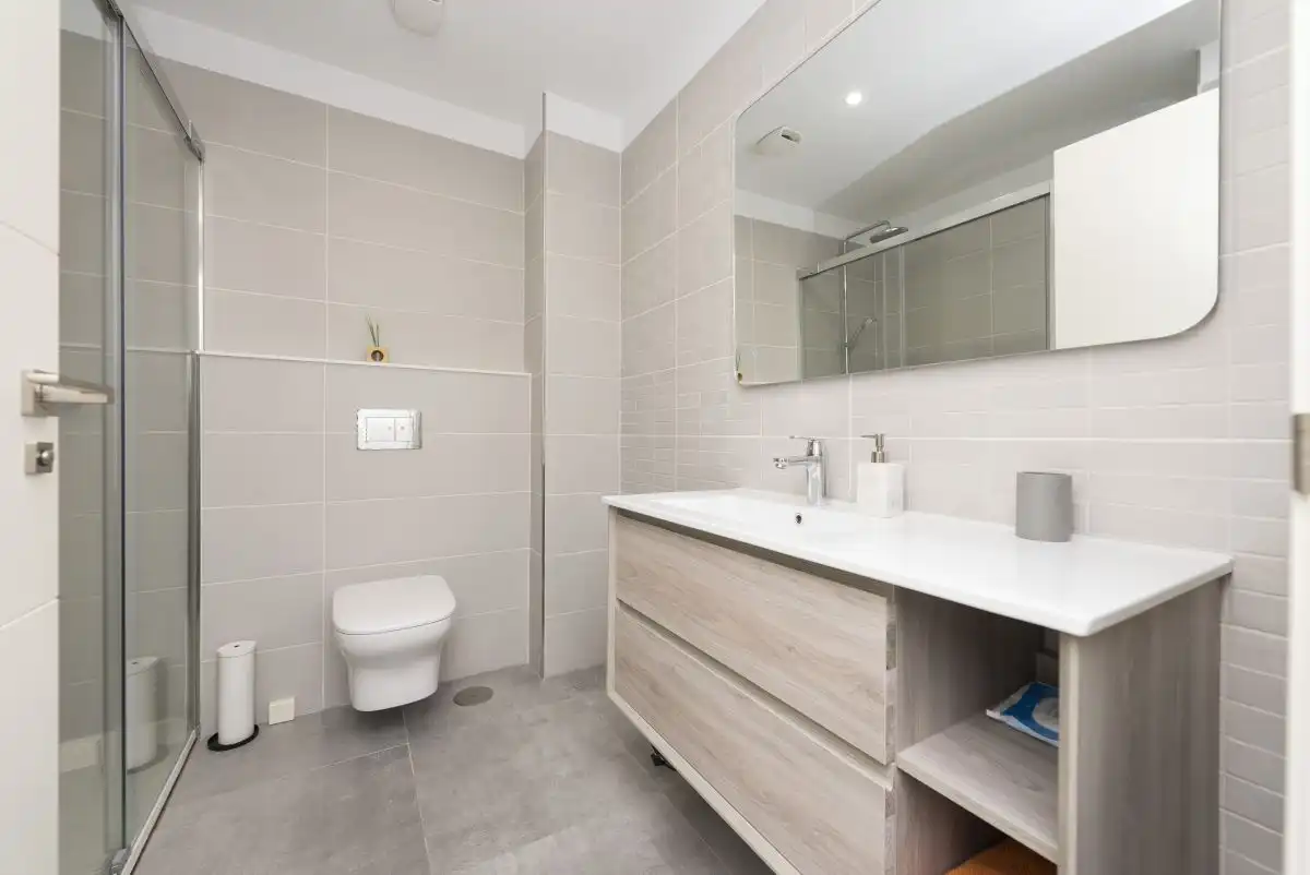 Bathroom of Flat for sale in A Coruña Capital   with Heating, Terrace and Storage room