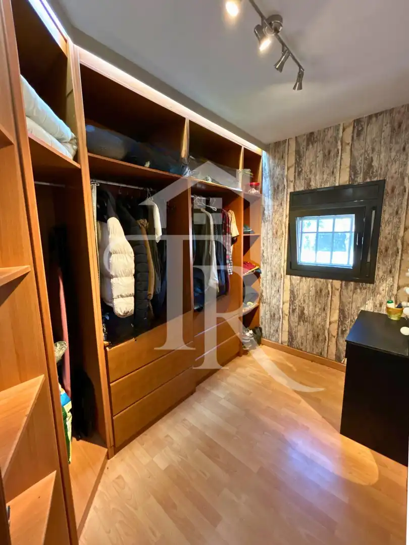 Dormitori de Casa o xalet en venda en Cabra del Camp amb Aire condicionat, Parquet i Piscina