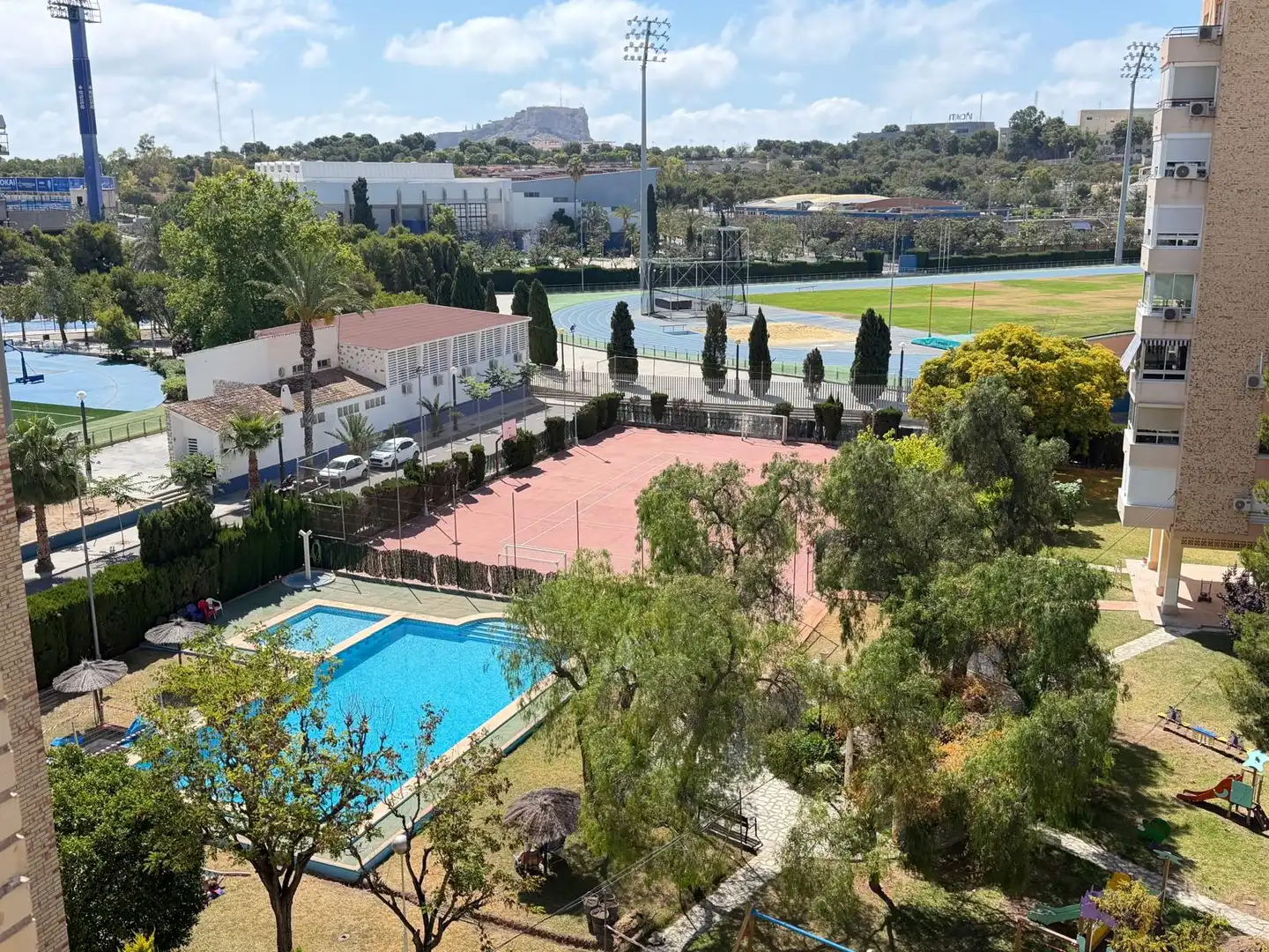 Piscina de Piso en venta en Alicante / Alacant con Aire acondicionado, Terraza y Amueblado