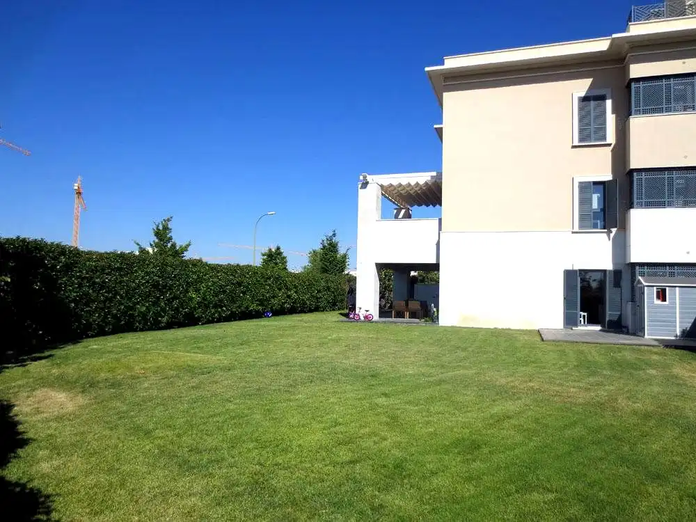 Garden of Ground floor for rent in Madrid  with Air Conditioner, Heating and Private garden