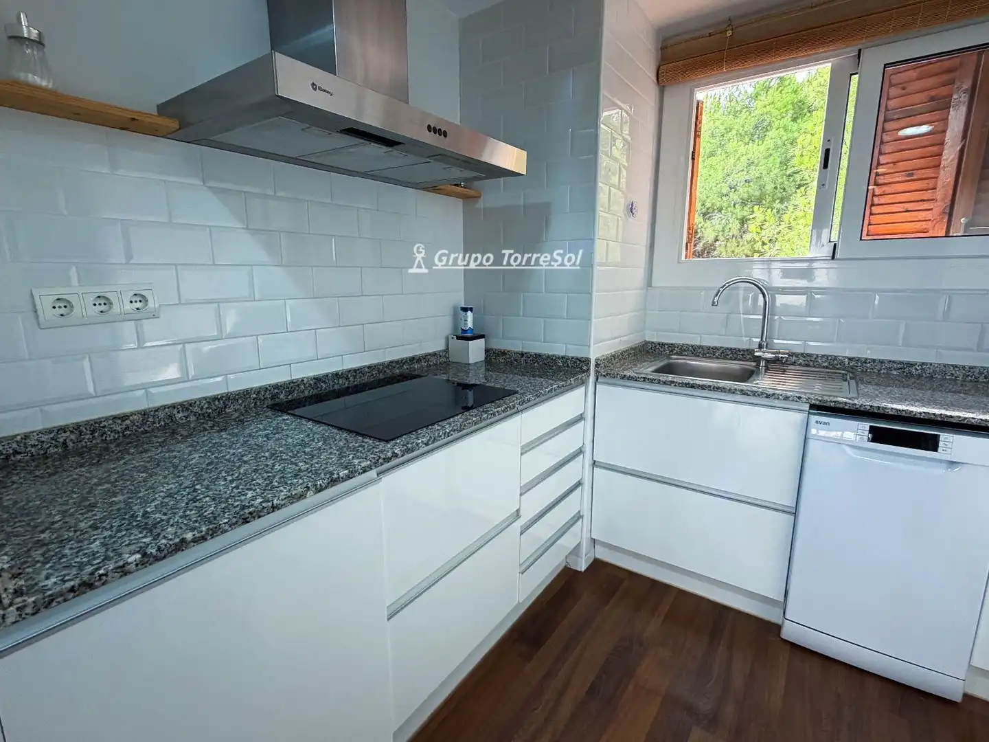 Kitchen of Flat for sale in El Vendrell  with Terrace, Swimming Pool and Furnished